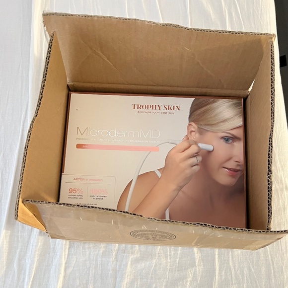 Trophy Skin MicrodermMD… Home Microdermabrasion Device - Picture 1 of 3